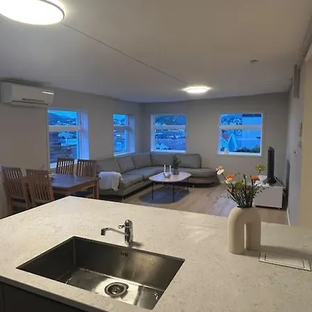 Sentralt Hus Med Egen Parkering * Egersund