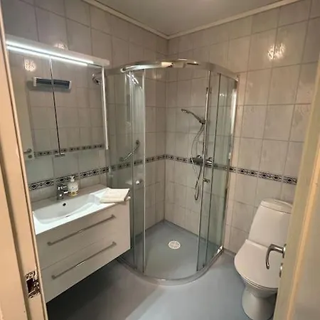 Sentralt Hus Med Egen Parkering דירה
