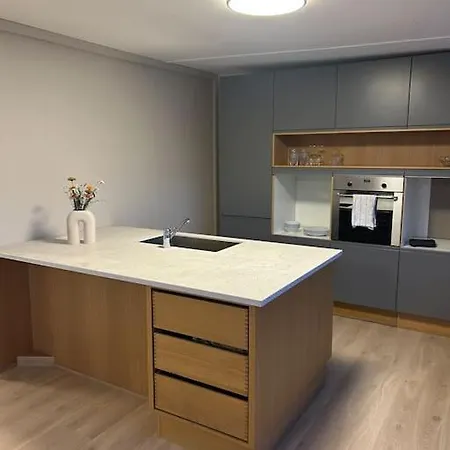 Sentralt Hus Med Egen Parkering Apartamento *