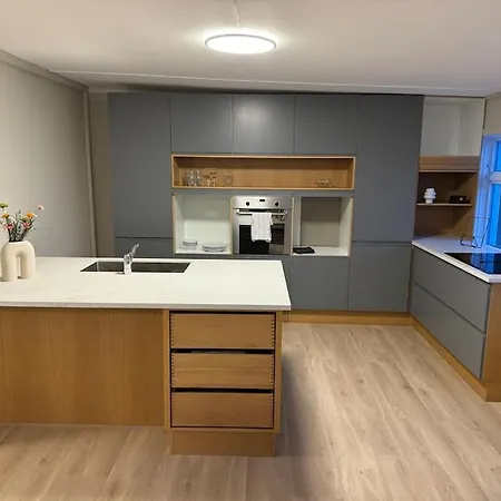 アパート Sentralt Hus Med Egen Parkering