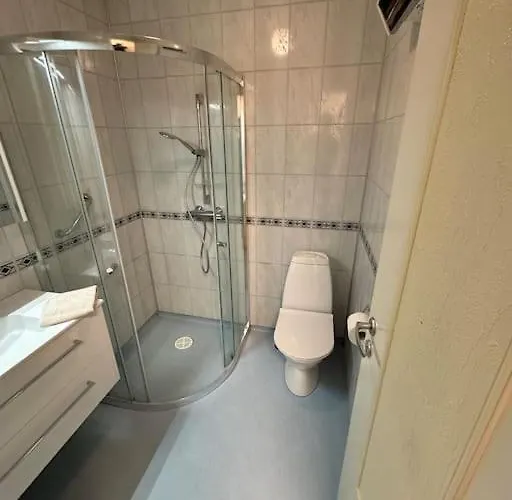 Apartment Sentralt Hus Med Egen Parkering *