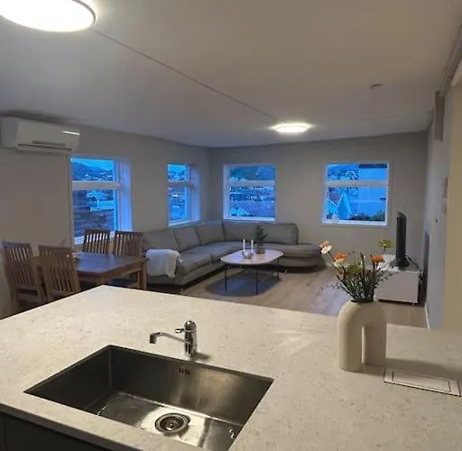 Sentralt Hus Med Egen Parkering * Egersund